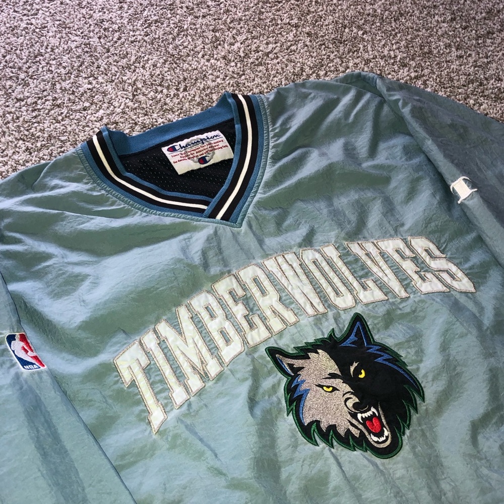 Timberwolves Pullover - Picture 2 of 9